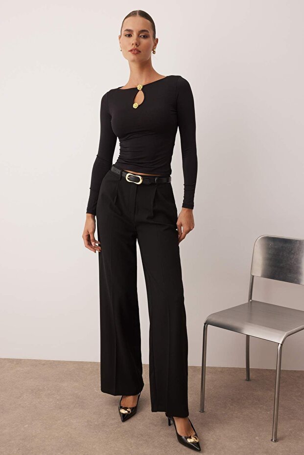 Burgundy Long Sleeve Top with Gold Button Keyhole Detail – AtikaStyle