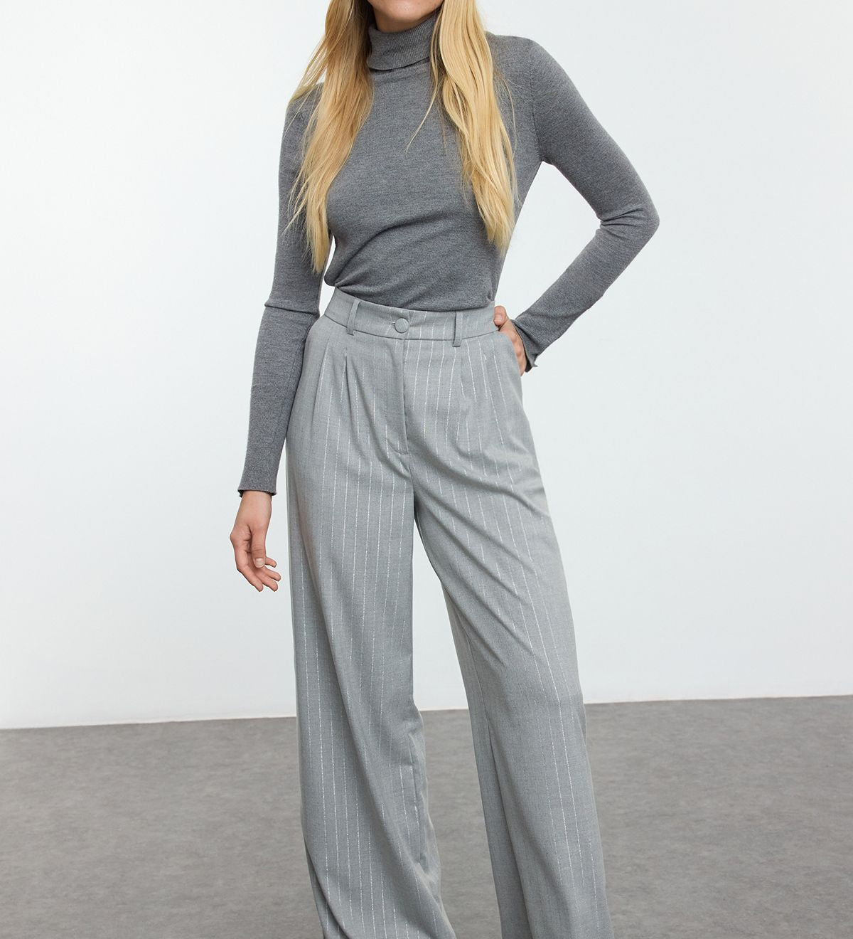Upgrade your wardrobe with our Women’s Grey Pinstripe Wide-Leg Trousers. Featuring a high-waisted design and classic pinstripe pattern, these tailored pants offer both comfort and sophistication, perfect for office and casual wear.