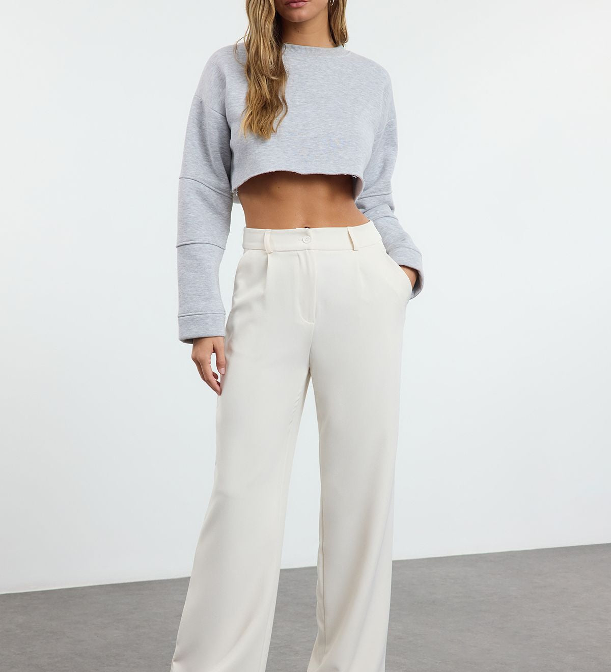 High-Waisted Cream Wide-Leg Trousers - Elegant & Casual Women’s Pants

Shop our high-waisted cream wide-leg trousers, perfect for casual and formal outfits. Lightweight and stylish, these trousers are a must-have in every wardrobe.