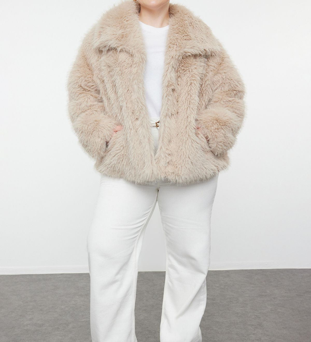 Women’s Beige Faux Fur Coat – Luxe Plush Winter Jacket for Effortless Style