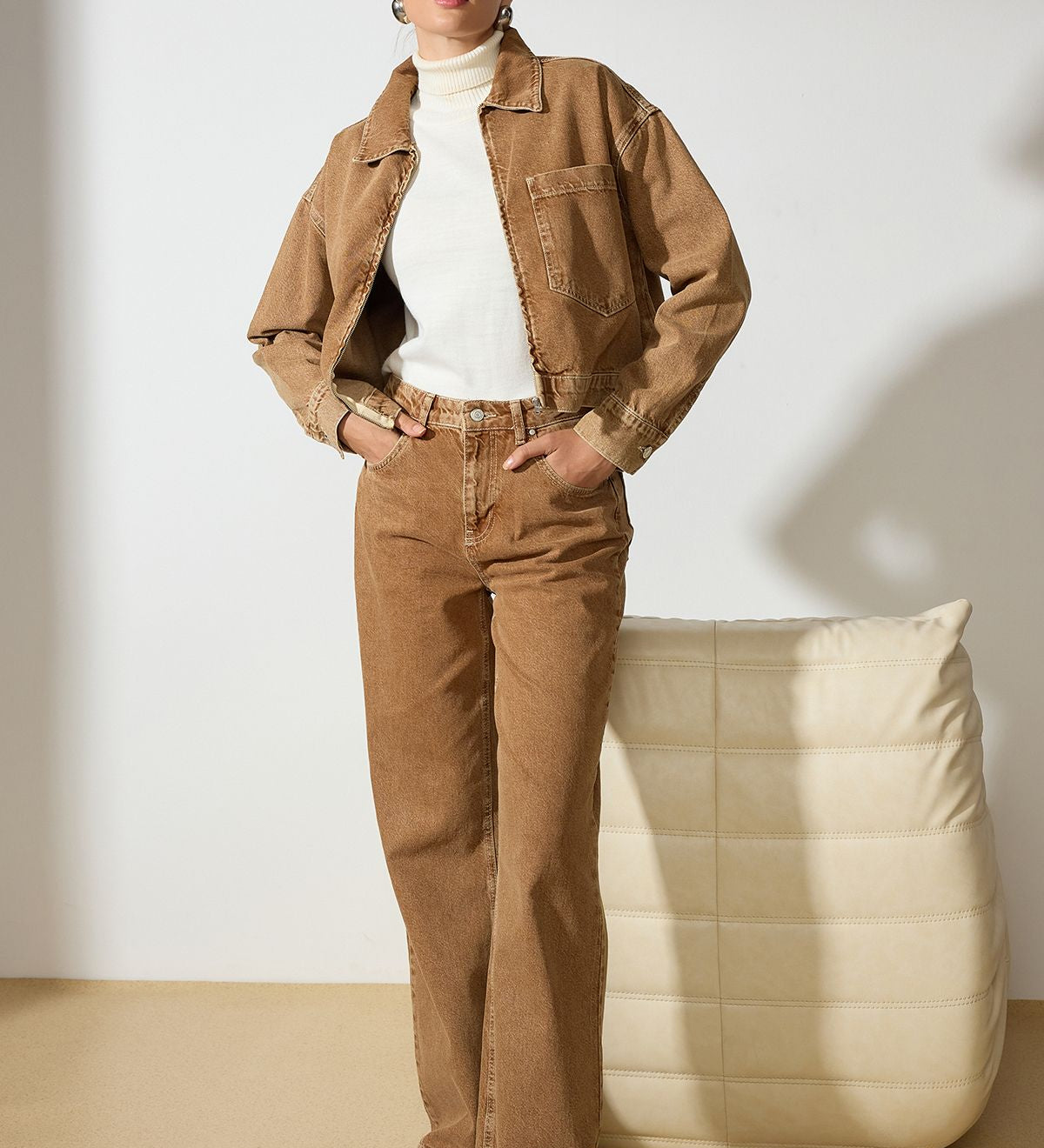 Shop our women’s relaxed-fit brown denim pants with a high-waist design and vintage wash. Perfect for everyday wear with a casual yet chic vibe. Buy now!