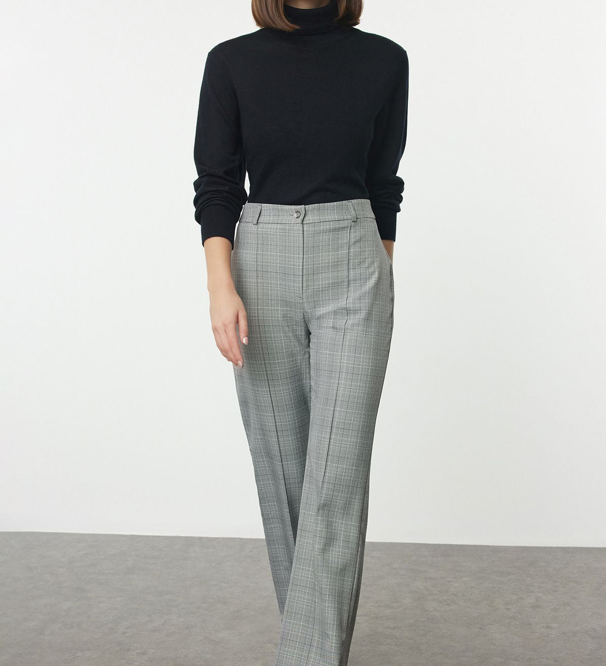 Enhance your workwear with our High-Waisted Plaid Straight-Leg Trousers. These classic checkered pants offer a sophisticated and comfortable fit for any occasion. Shop now for effortless style!