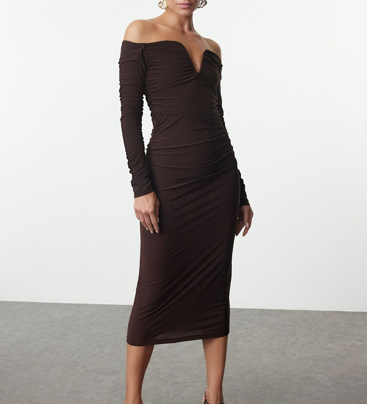 Steal the spotlight in our Off-Shoulder Rushed Bodycon Midi Dress. This elegant brown dress features a flattering rushed design and off-shoulder neckline, perfect for any special occasion. Shop now!