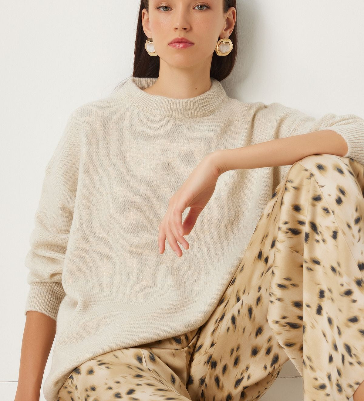  Oversized Beige Knit Sweater
• Women’s Soft Pullover Sweater
• Casual Beige Sweater
• Winter Knitwear for Women
• Cozy Women’s Sweater
• Neutral Knit Sweater
• Beige Pullover Sweater
• Warm Sweater for Women
• Soft Knit Sweater
• Women’s Casual Knit Top