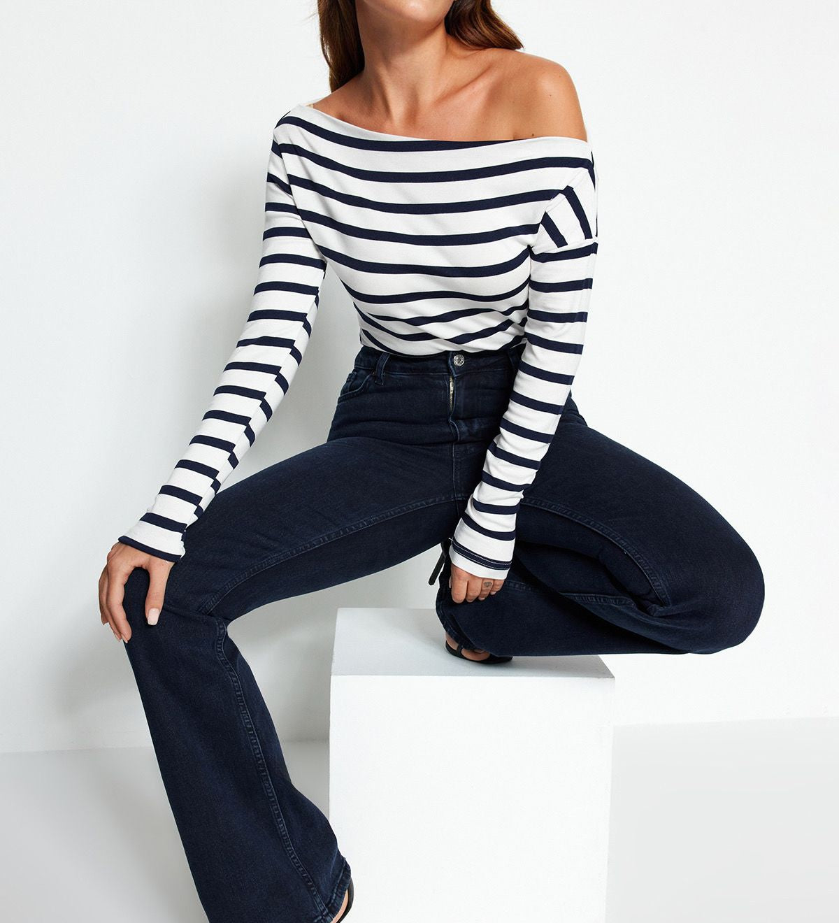 Add a chic twist to your wardrobe with this striped off-shoulder long sleeve top. Perfect for any occasion, this flattering, nautical-inspired piece pairs beautifully with jeans or skirts.