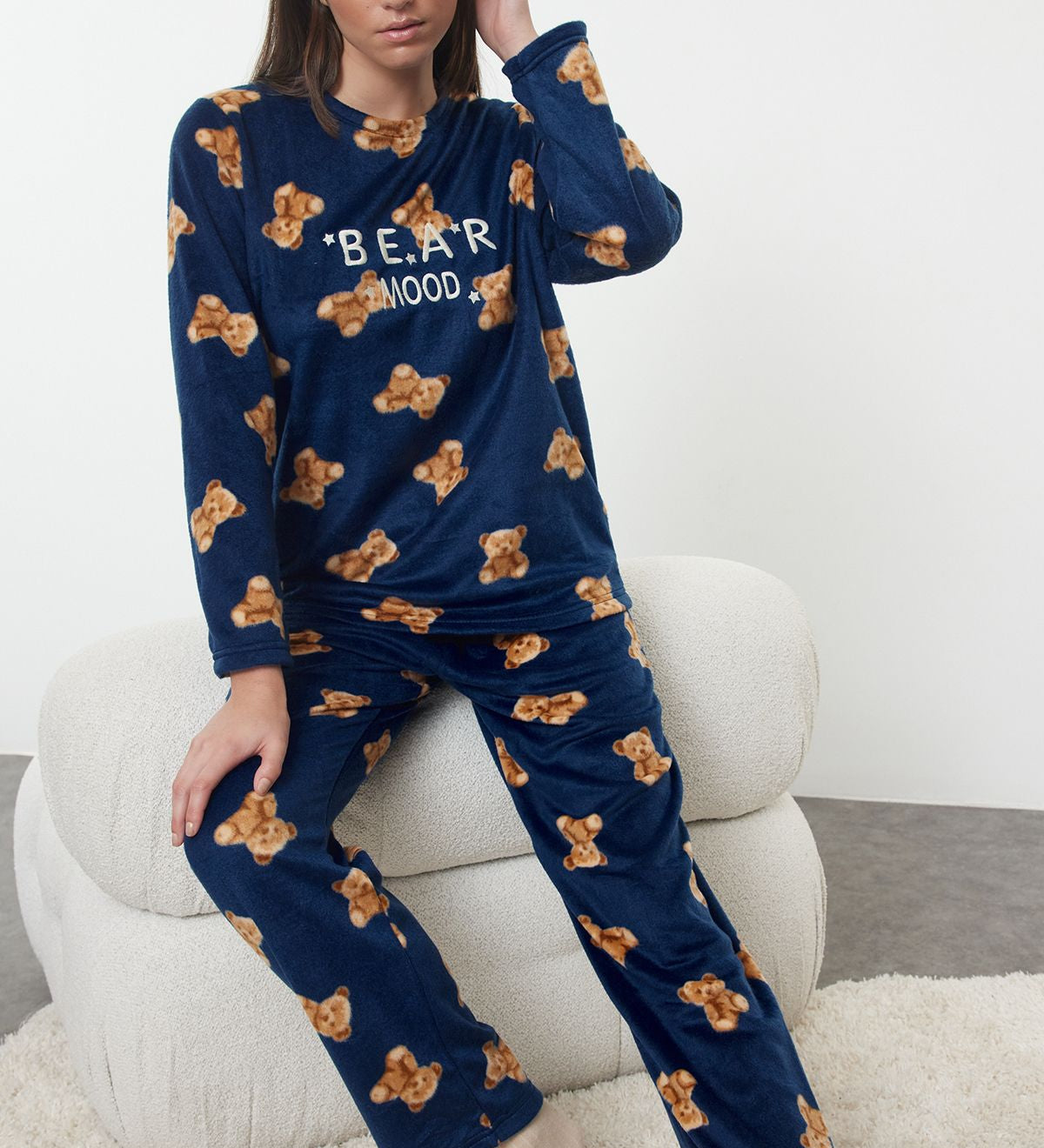 Get cozy with our fleece women’s bear print pajama set, perfect for winter nights. Featuring a fun “Bear Mood” graphic top and matching teddy bear pants. Shop now!