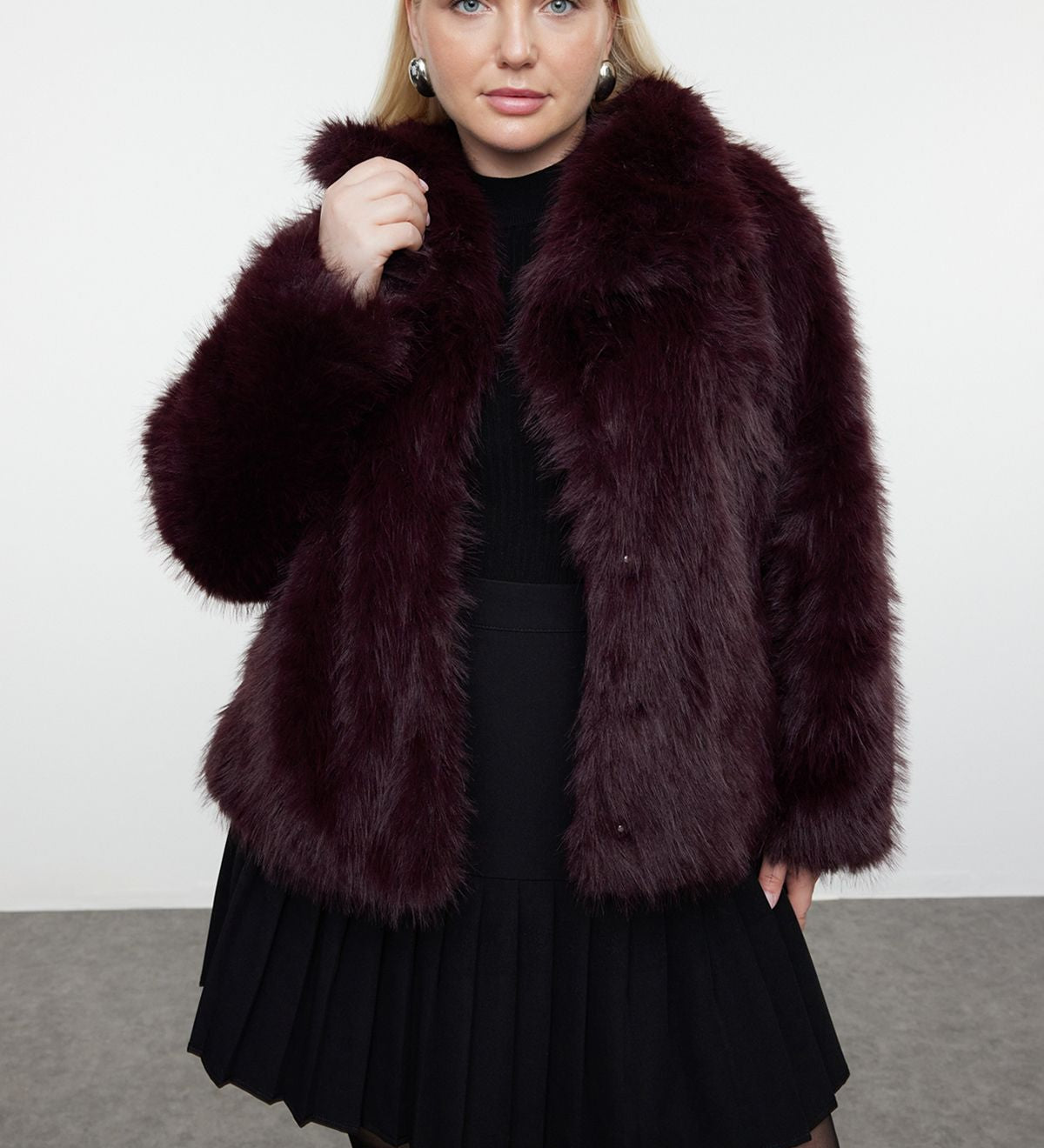 Stay warm and chic with our Women’s Burgundy Faux Fur Coat. Featuring a plush high-neck design and rich burgundy color, this stylish winter jacket offers a luxurious feel perfect for layering during cold seasons.