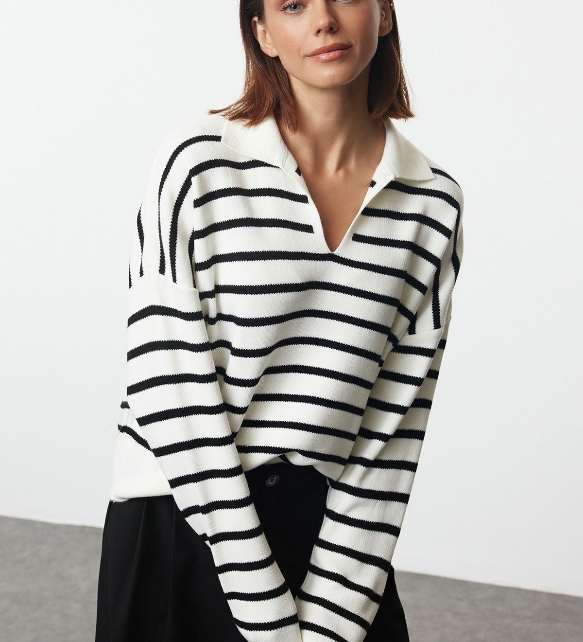 Timeless Black and White Striped Collared Sweater for Women – Elegant Casual Knitwear

Stay stylish with this classic black and white striped collared sweater. Perfect for casual or semi-formal wear, this relaxed-fit sweater offers comfort and elegance for any occasion.