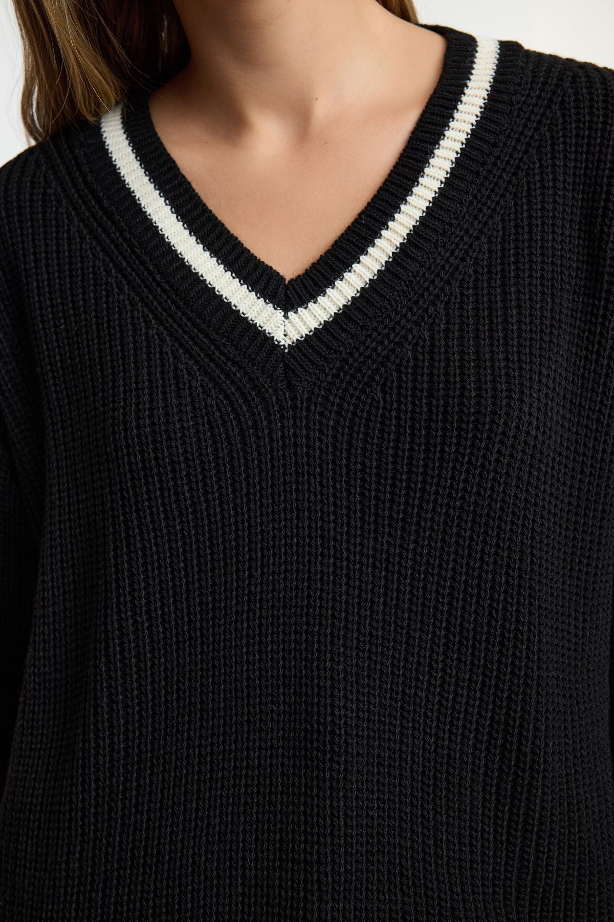 Cozy Black V-Neck Knit Sweater with Contrast Trim – ATIKASTYLE