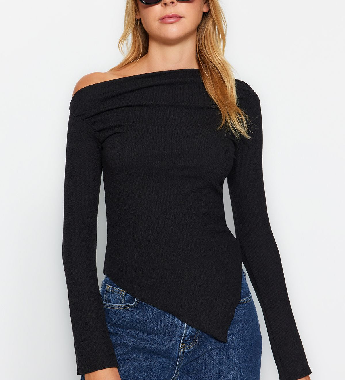 Elevate your wardrobe with our Elegant Black Off-Shoulder Asymmetrical Long-Sleeve Top, featuring a flattering off-shoulder neckline and trendy asymmetrical hemline. Perfect for any occasion, shop now 