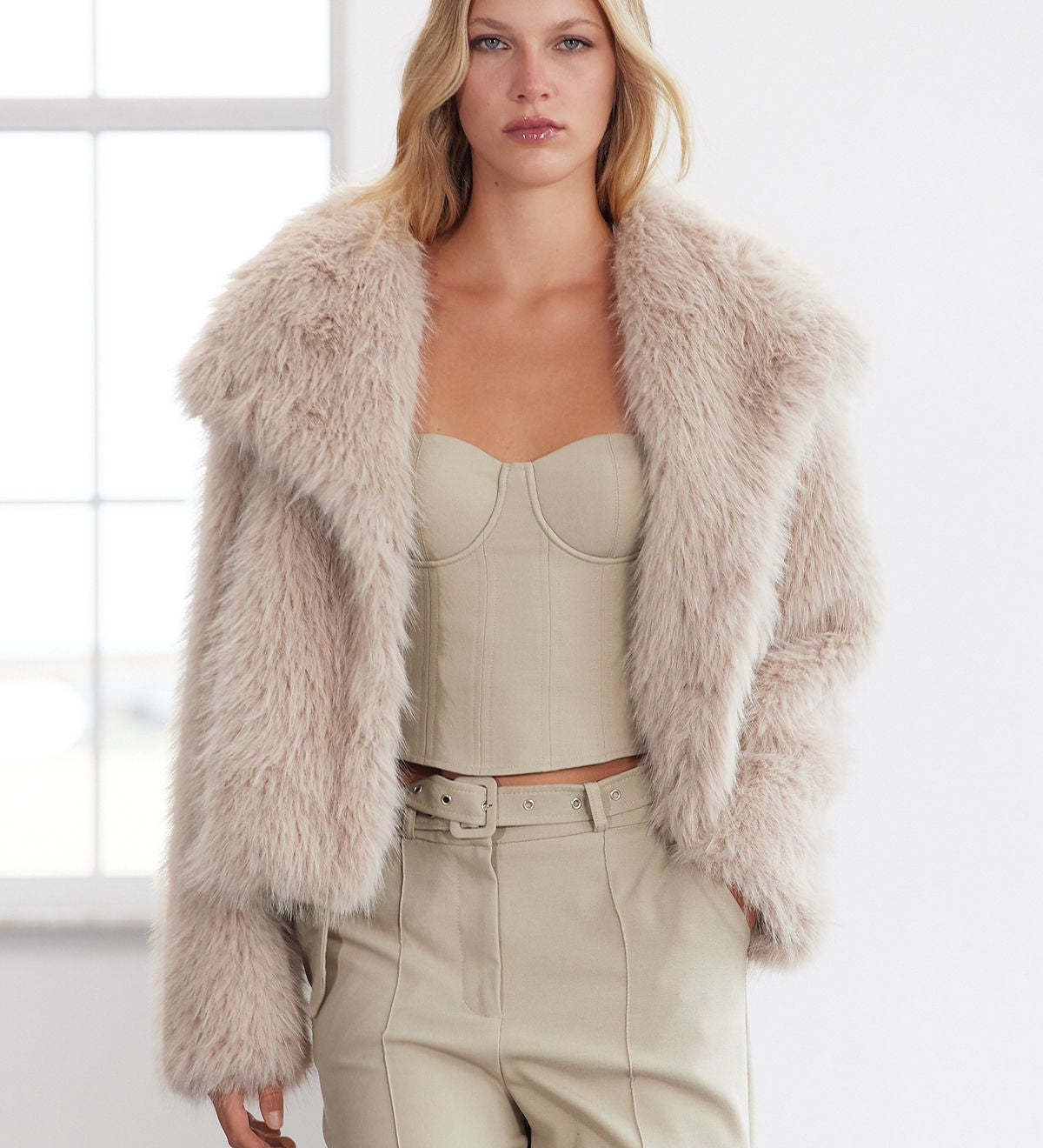 Elevate your winter wardrobe with our Women’s Faux Fur Cropped Jacket. Crafted from plush beige faux fur, this stylish and versatile jacket is perfect for evening wear and formal events, adding warmth and elegance to any outfit.