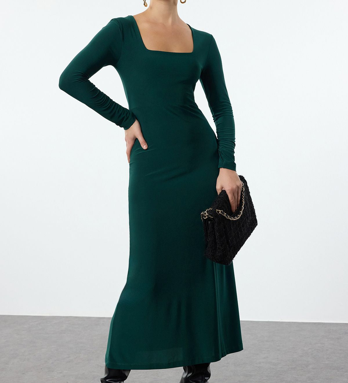 Elevate your evening style with our Square Neck Long Sleeve Midi Dress in emerald green. This elegant dress features a flattering silhouette and a chic square neckline. Shop now for timeless sophistication!