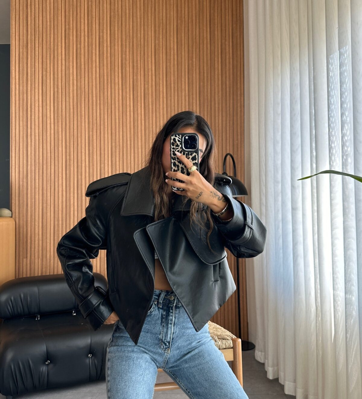 
            Oversized black leather jacket 
             women
	•	Faux leather jacket streetwear
	•	Women’s leather jacket 
             oversized fit
	•	Chic black faux leather 
             outerwear
	•	Trendy street-style black leather jacket
	•	Oversized vegan leather jacket for women