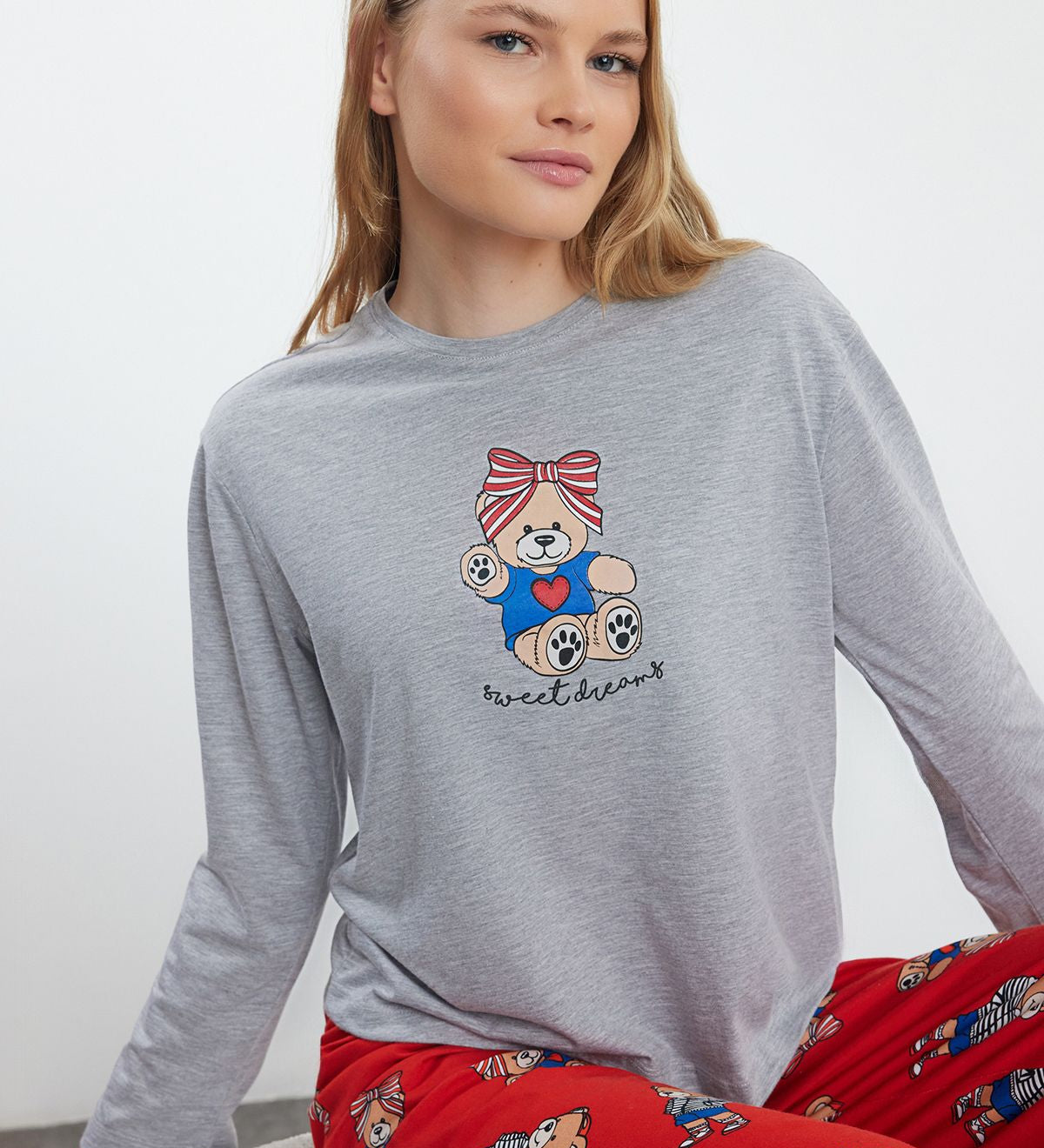 Women’s bear print pajama set
	•	Cute red and grey sleepwear for women
	•	Adorable sleepwear with bear graphics
	•	Cozy two-piece pajamas for women
	•	Fun bear print lounge set for bedtime
	•	Lightweight women’s pajama gift set
	•	Comfortable printed pajama outfit
	•	Pajama set with long-sleeve top and pants
	•	Women’s playful sleepwear set
	•	Soft lounge pajamas for winter nights
