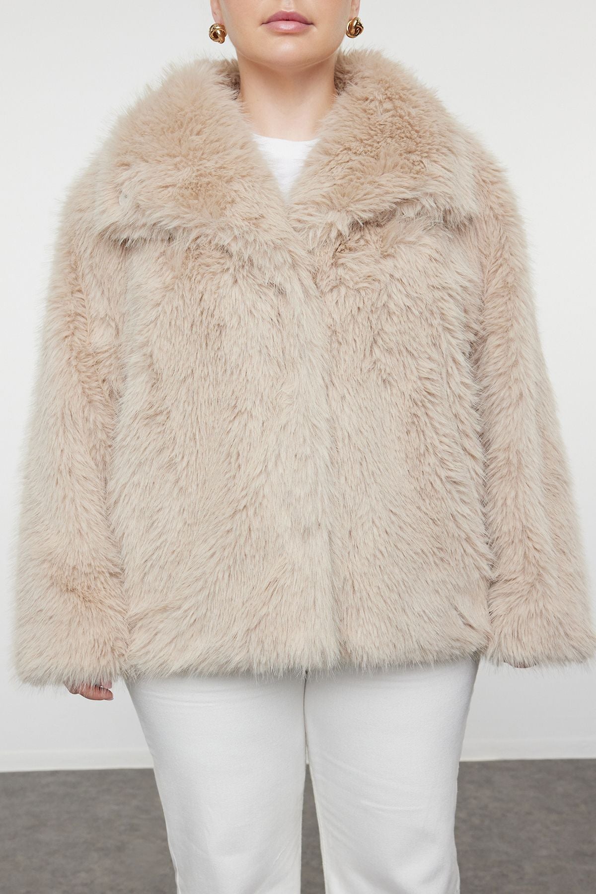 Women's Beige Faux Fur Coat – Luxe Plush Winter Jacket for