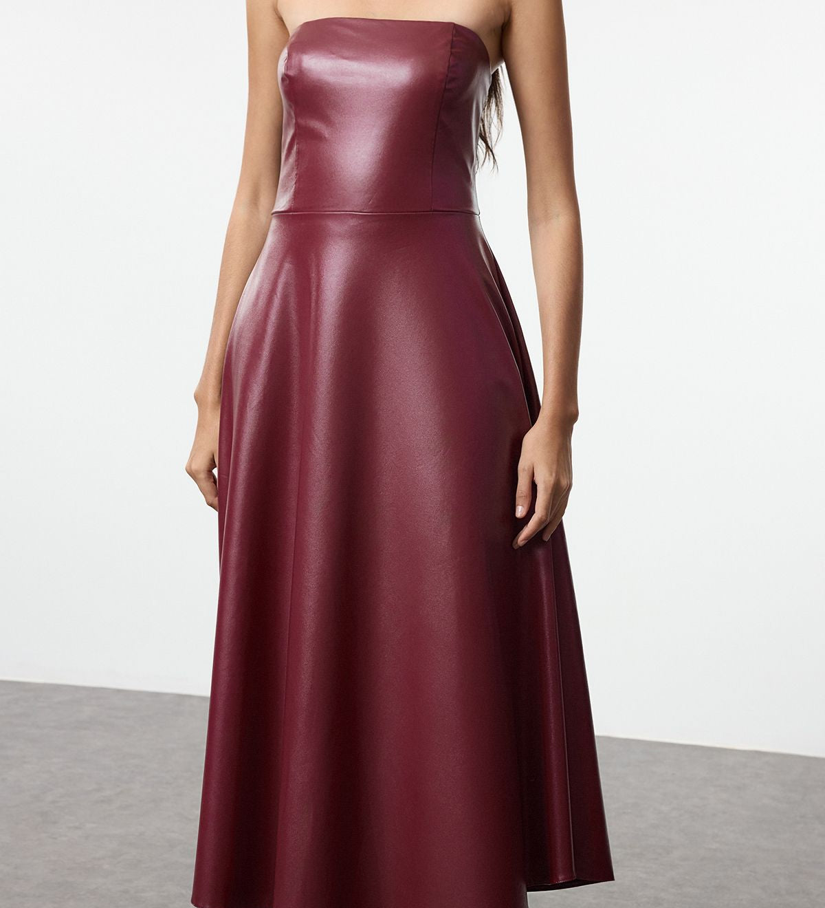 Strapless faux leather midi dress
	•	Maroon leather evening dress
	•	A-line leather party dress
	•	Women’s maroon strapless dress
	•	Elegant evening leather dress
	•	Faux leather formal dress
	•	Strapless A-line midi dress
	•	Stylish maroon cocktail dress