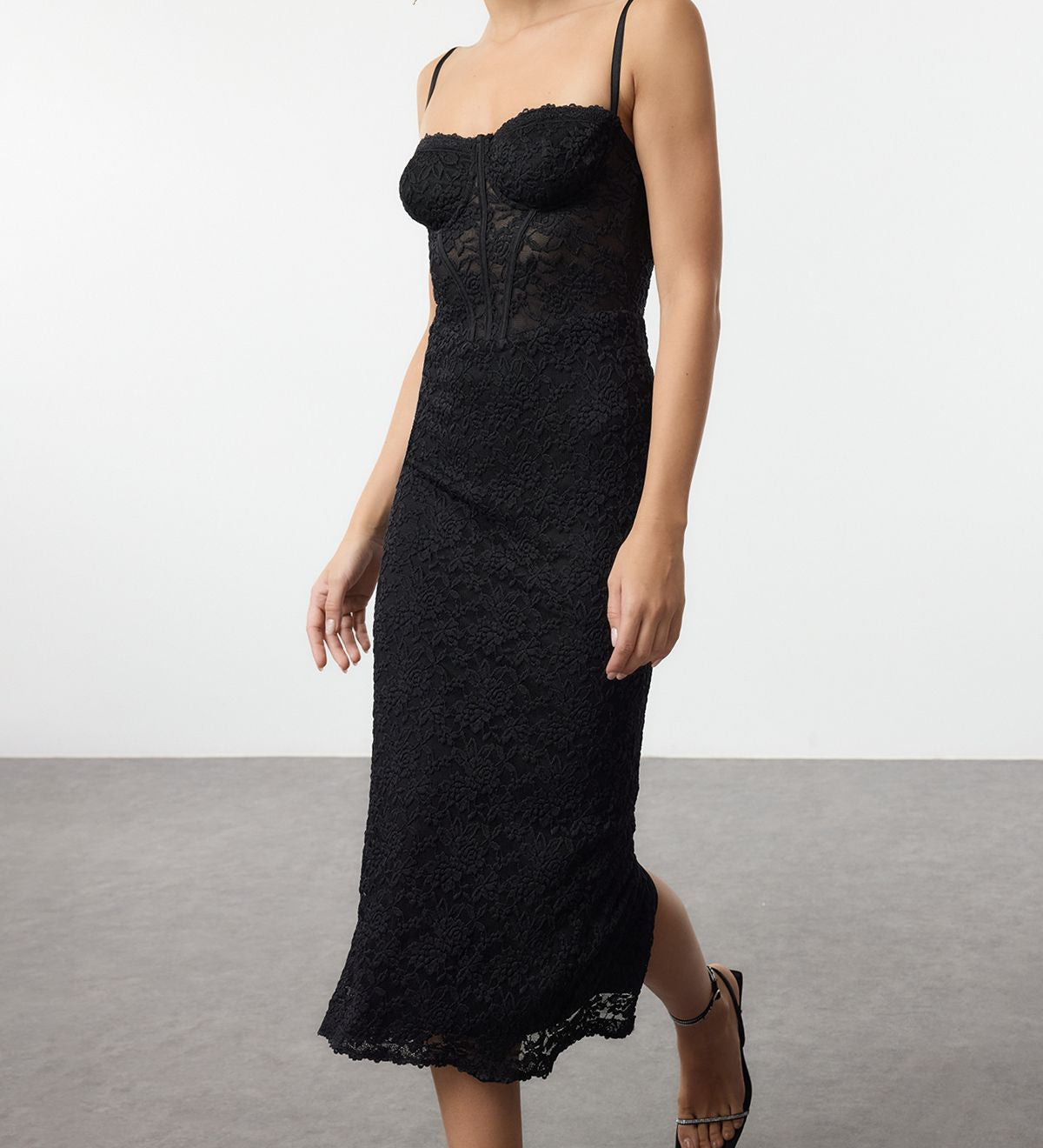 Black lace corset midi dress
	•	Elegant black evening dress for women
	•	Women’s cocktail dress with lace detailing
	•	Black bodycon dress with corset top
	•	Formal lace dress for events and parties
	•	Sheer lace dress with adjustable straps
	•	Trendy black midi dress for special occasions
	•	Statement evening wear for women
	•	Floral lace party dress
	•	Women’s figure-hugging lace dress