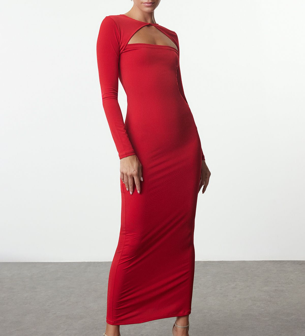             Red cut-out maxi dress
	•	Elegant evening gown
	•	Women’s red cocktail dress
	•	Long sleeve cut-out dress
	•	Red formal dress for special       
             occasions
