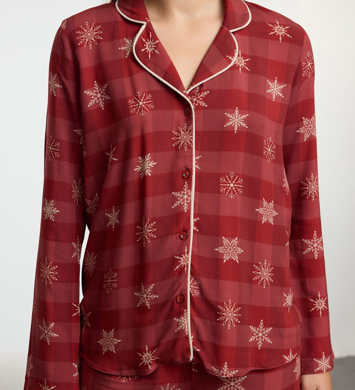 Women’s holiday pajama set
	•	Festive red plaid sleepwear
	•	Christmas pajamas with snowflake print
	•	Button-up holiday lounge set for women
	•	Cozy winter sleepwear for women
	•	Two-piece plaid pajama set for women
	•	Holiday-themed pajama gift ideas
	•	Soft Christmas sleepwear outfit
	•	Red and plaid festive pajama set
	•	Women’s comfortable winter loungewear
