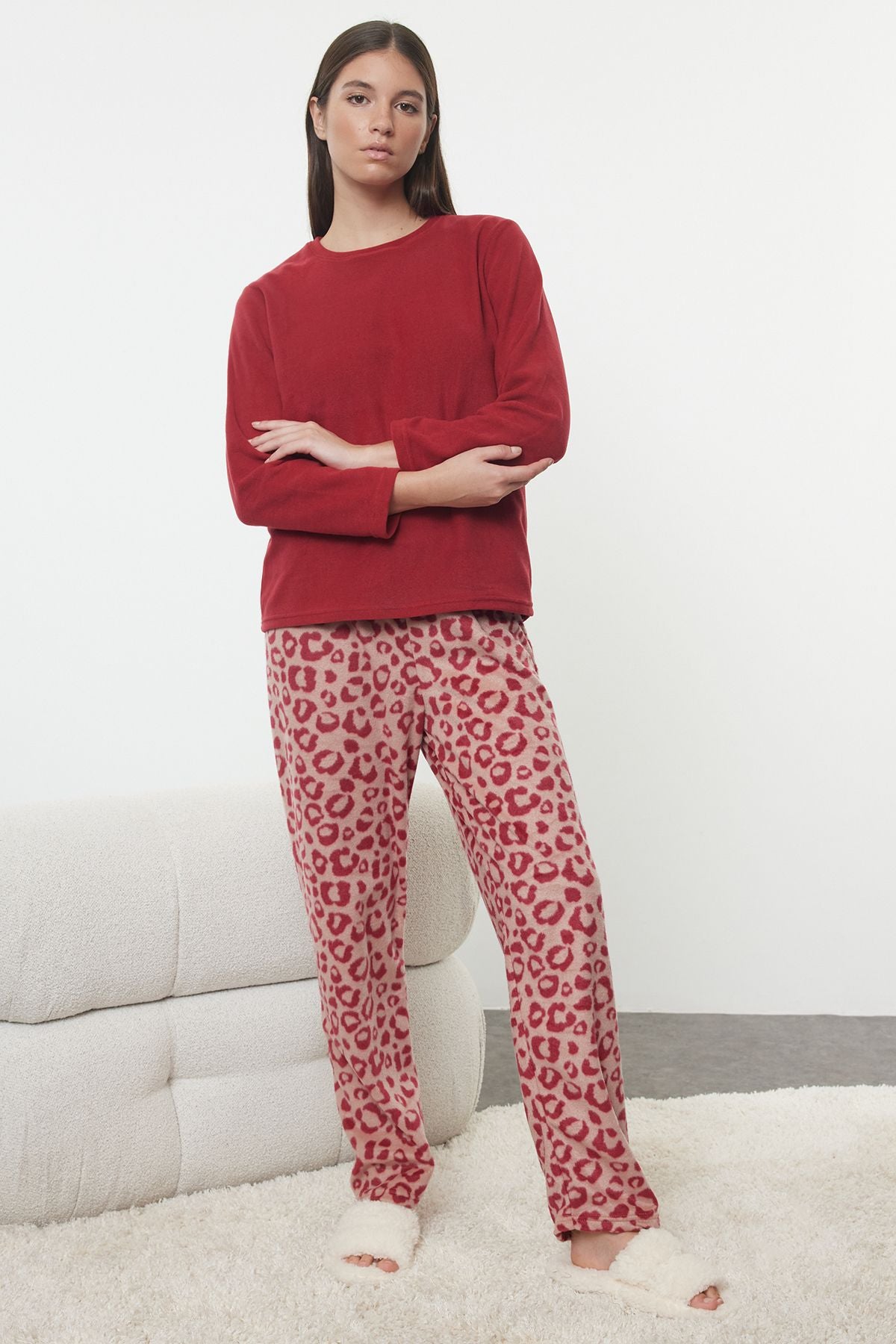Red leopard print pajama set
	•	Cozy women’s fleece loungewear
	•	Winter sleepwear for women
	•	Women’s leopard print pajamas
	•	Warm fleece two-piece pajama set
	•	Stylish winter lounge wear for women
	•	Soft and cozy pajama gift set
	•	Trendy women’s leopard print pants
	•	Comfortable loungewear for home
	•	Warm pajamas for cold nights