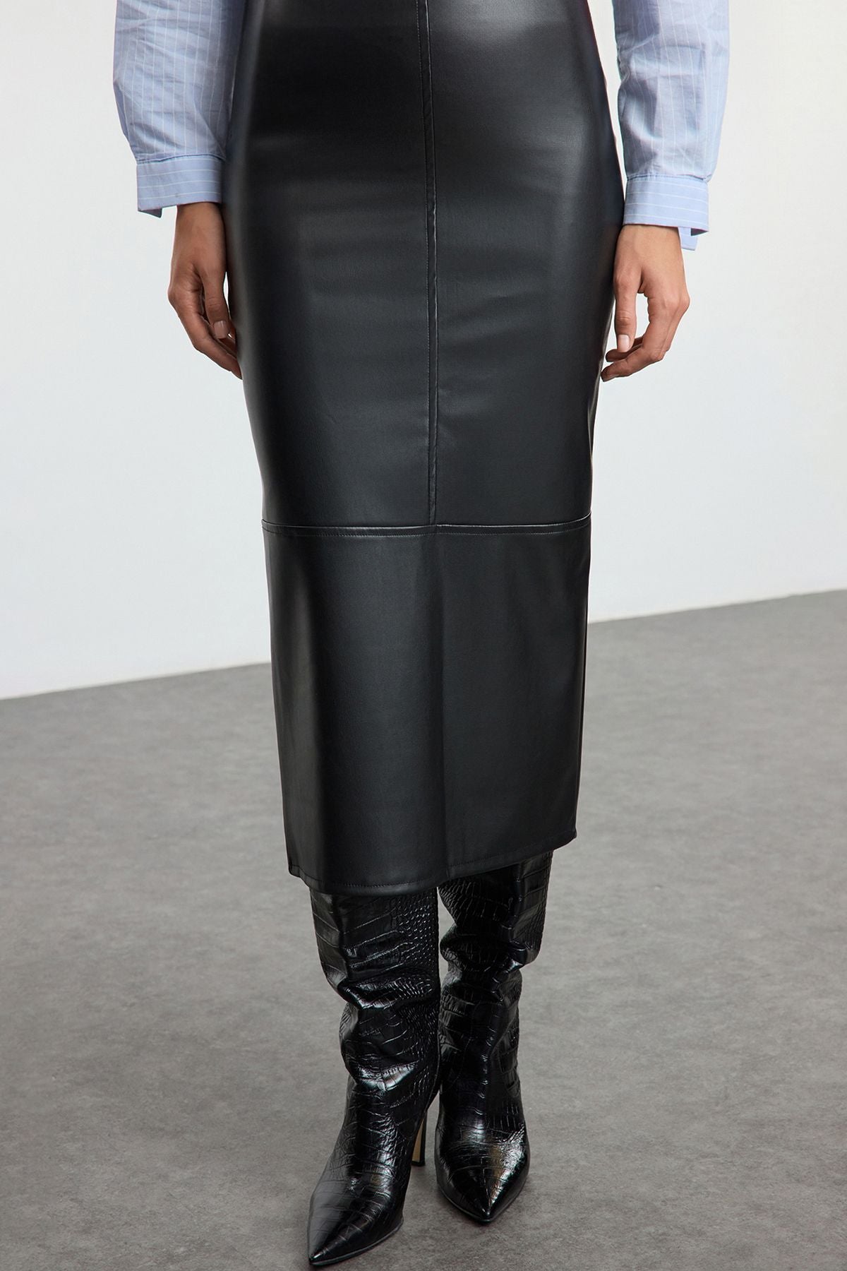 Sleek Faux Leather Midi Skirt – Bold and Versatile for Every Occasion