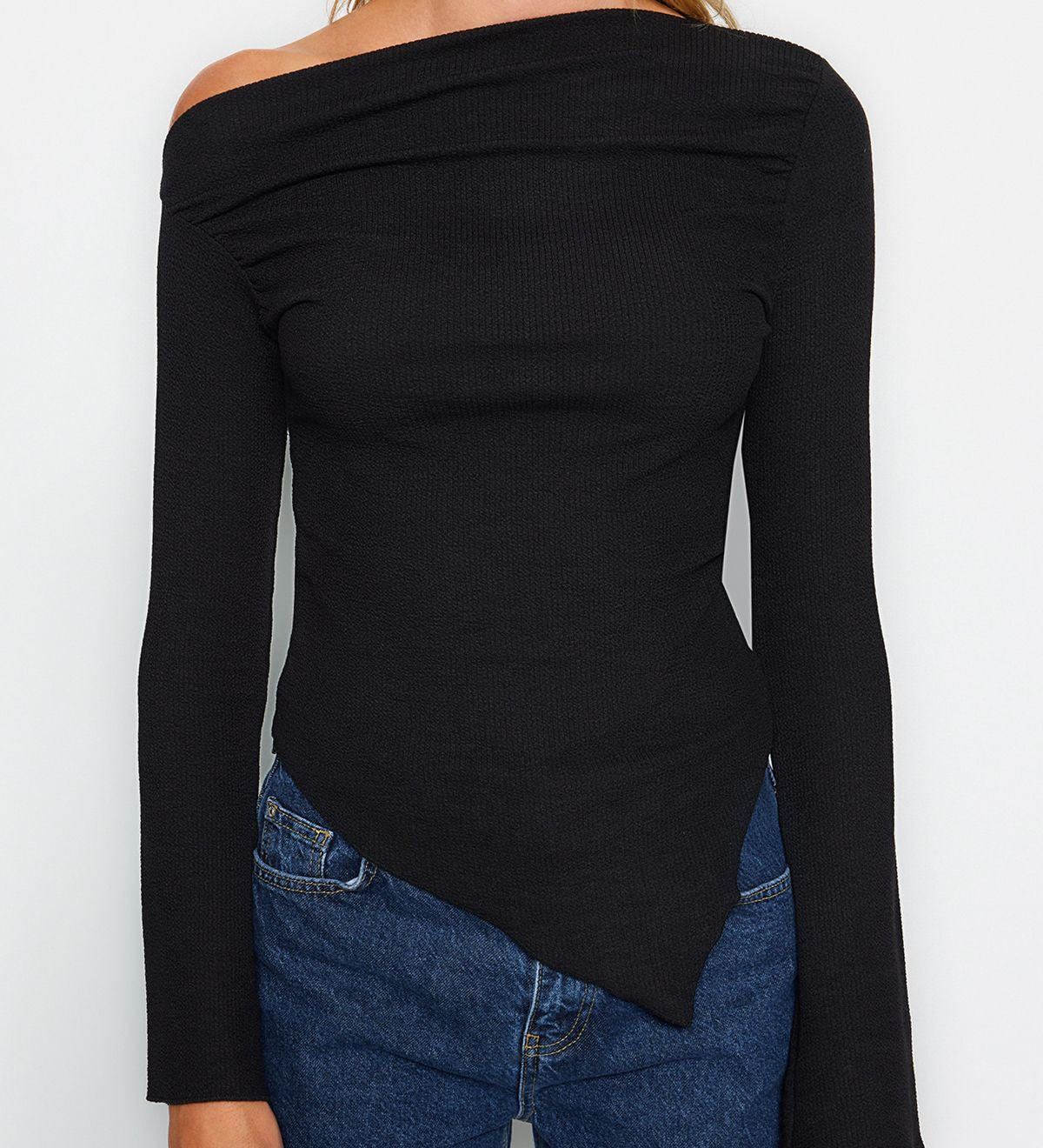 Off-shoulder asymmetrical top
• Black long sleeve top
• Women’s trendy tops
• Elegant off-shoulder blouse
• Asymmetrical fashion top
• Casual chic tops for women
• Date night tops for women