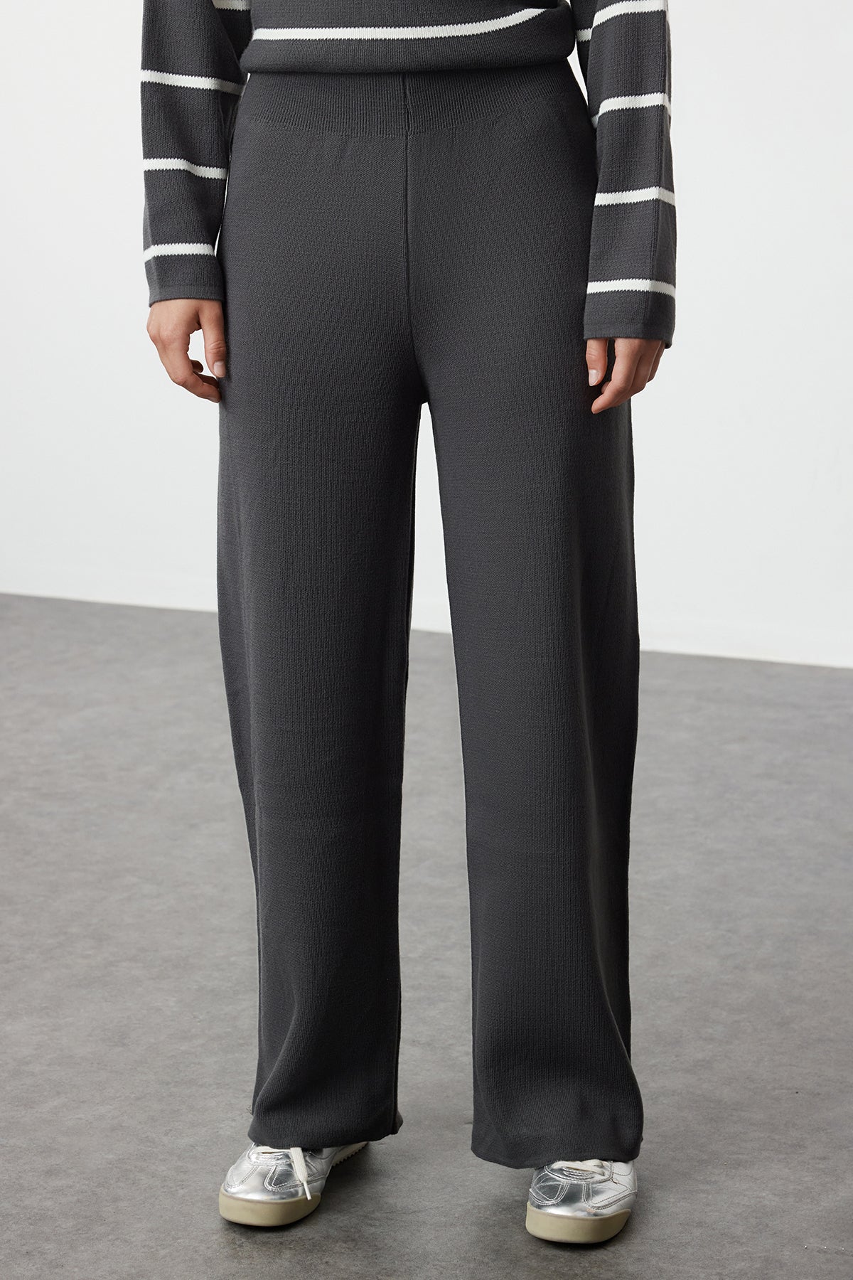  Wear together for a chic coordinated look, or style the pullover with denim and sneakers for an effortless everyday outfit.