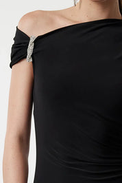 Elegant Burgundy One-Shoulder Evening Gown with Crystal Detail – AtikaStyle