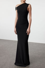 Elegant Burgundy One-Shoulder Evening Gown with Crystal Detail – AtikaStyle