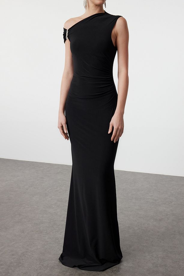 Elegant Burgundy One-Shoulder Evening Gown with Crystal Detail – AtikaStyle