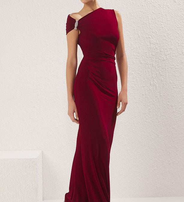 Turn heads in AtikaStyle’s burgundy one-shoulder evening gown, featuring crystal embellishments, a sleek bodycon fit, and floor-length elegance—perfect for weddings, galas, and formal events.