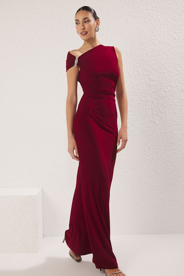 Turn heads in AtikaStyle’s burgundy one-shoulder evening gown, featuring crystal embellishments, a sleek bodycon fit, and floor-length elegance—perfect for weddings, galas, and formal events.