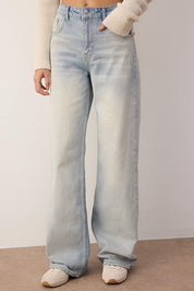 AtikaStyle light wash straight-leg denim jeans – timeless, versatile, and easy to style with everything from sweaters to blouses. Made in Turkey.
