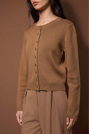  Brown button cardigan long sleeve close-up