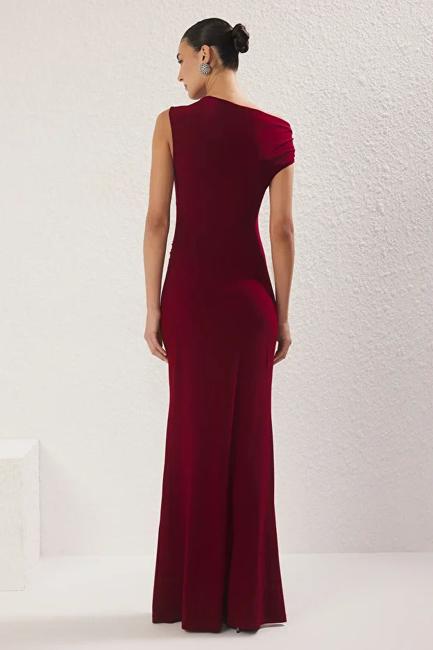 Elegant Burgundy One-Shoulder Evening Gown with Crystal Detail – AtikaStyle