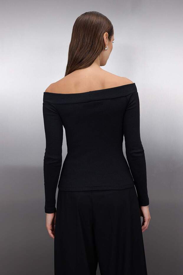 Black Off-Shoulder Grommet Detail Top – Long Sleeve Fitted | AtikaStyle