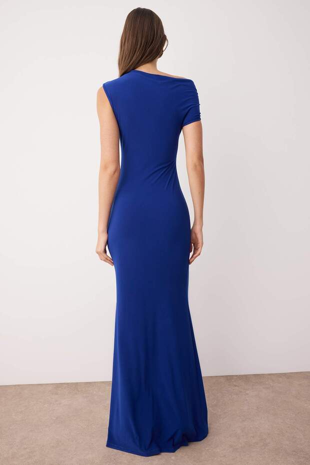 Elegant Burgundy One-Shoulder Evening Gown with Crystal Detail – AtikaStyle