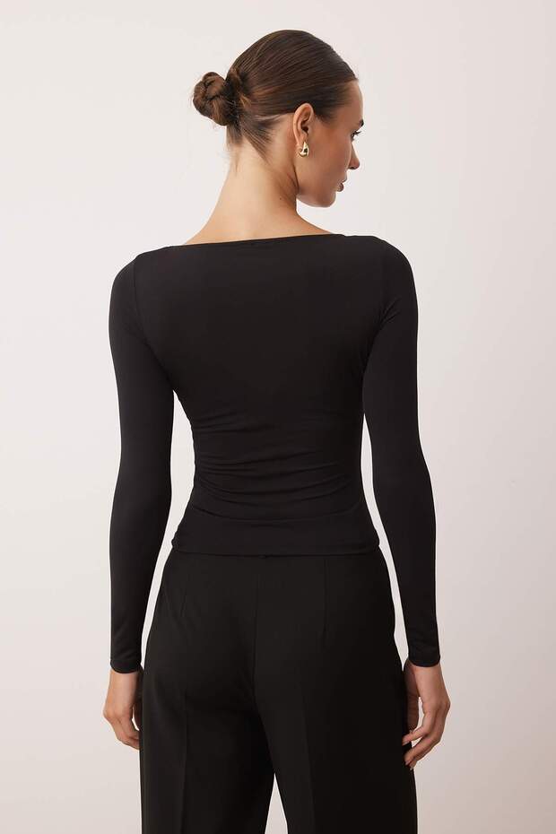 Burgundy Long Sleeve Top with Gold Button Keyhole Detail – AtikaStyle