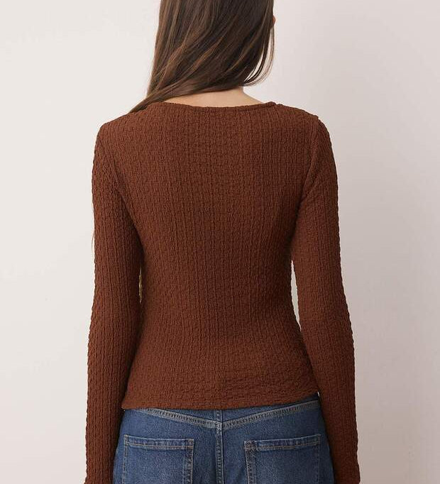 White Textured Long Sleeve Top with Gold Accent – AtikaStyle