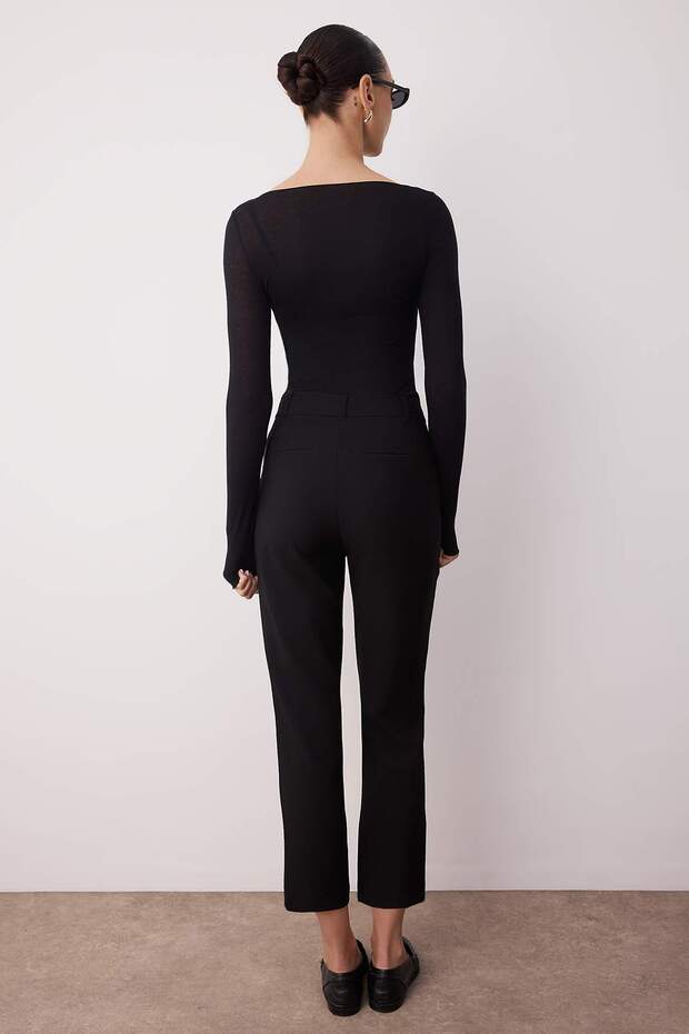 Women’s Slim-Fit Beige Tailored Trousers – High Waist Ankle Pants | Atikastyle