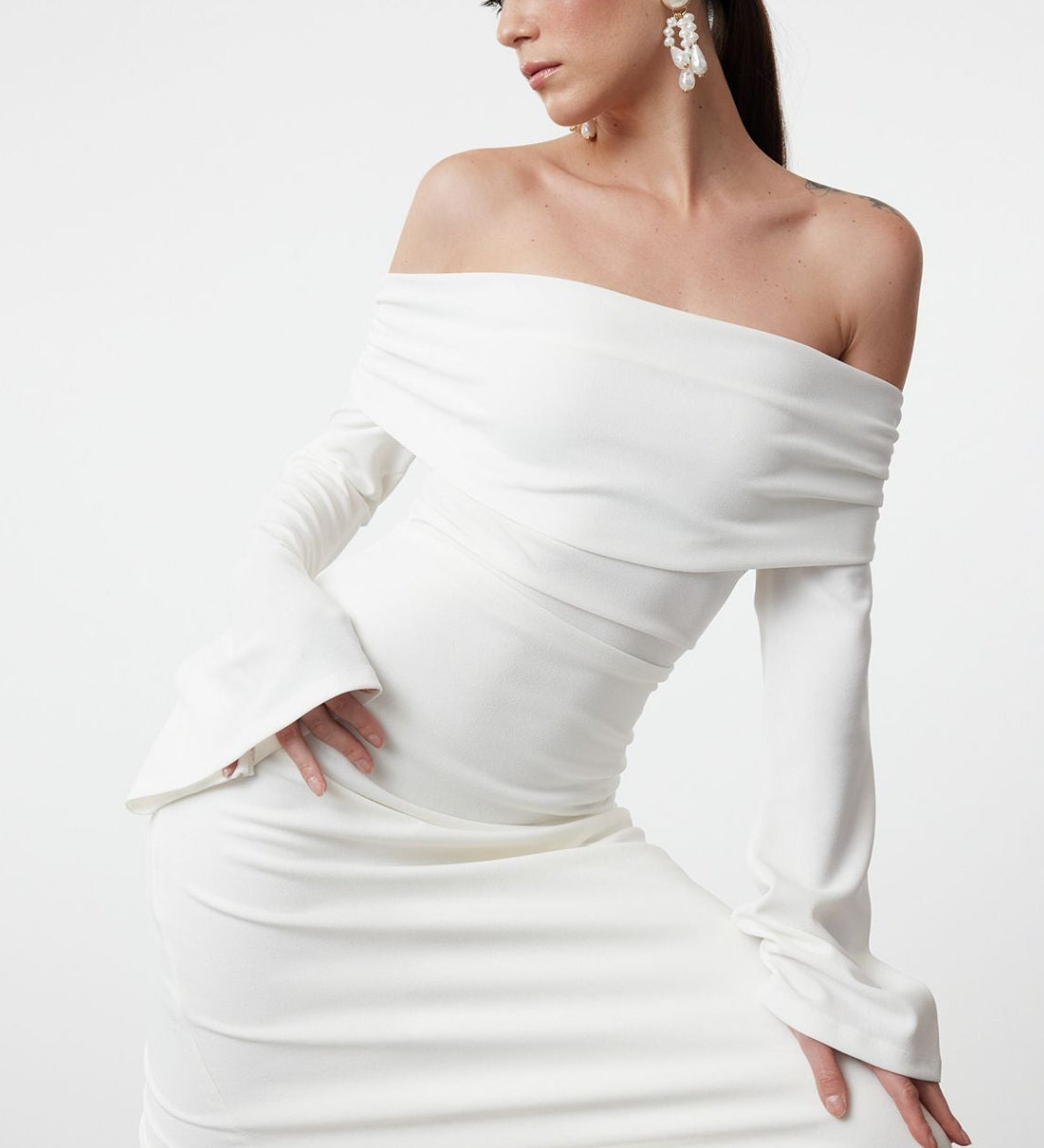Elegant Off-Shoulder White Maxi Dress – Perfect for Evening Wear and Special Occasions