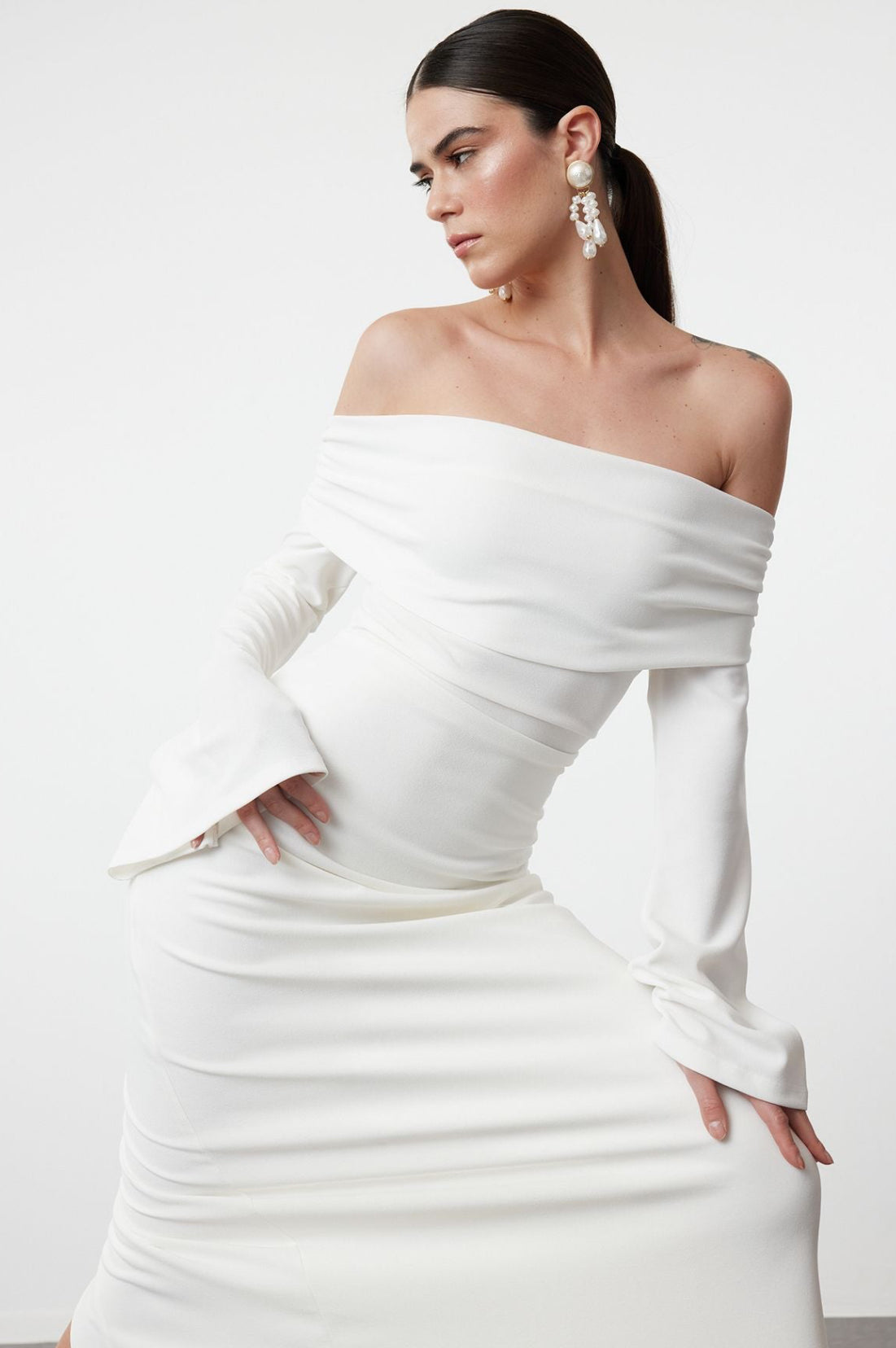 Elegant Off-Shoulder White Maxi Dress – Perfect for Evening Wear