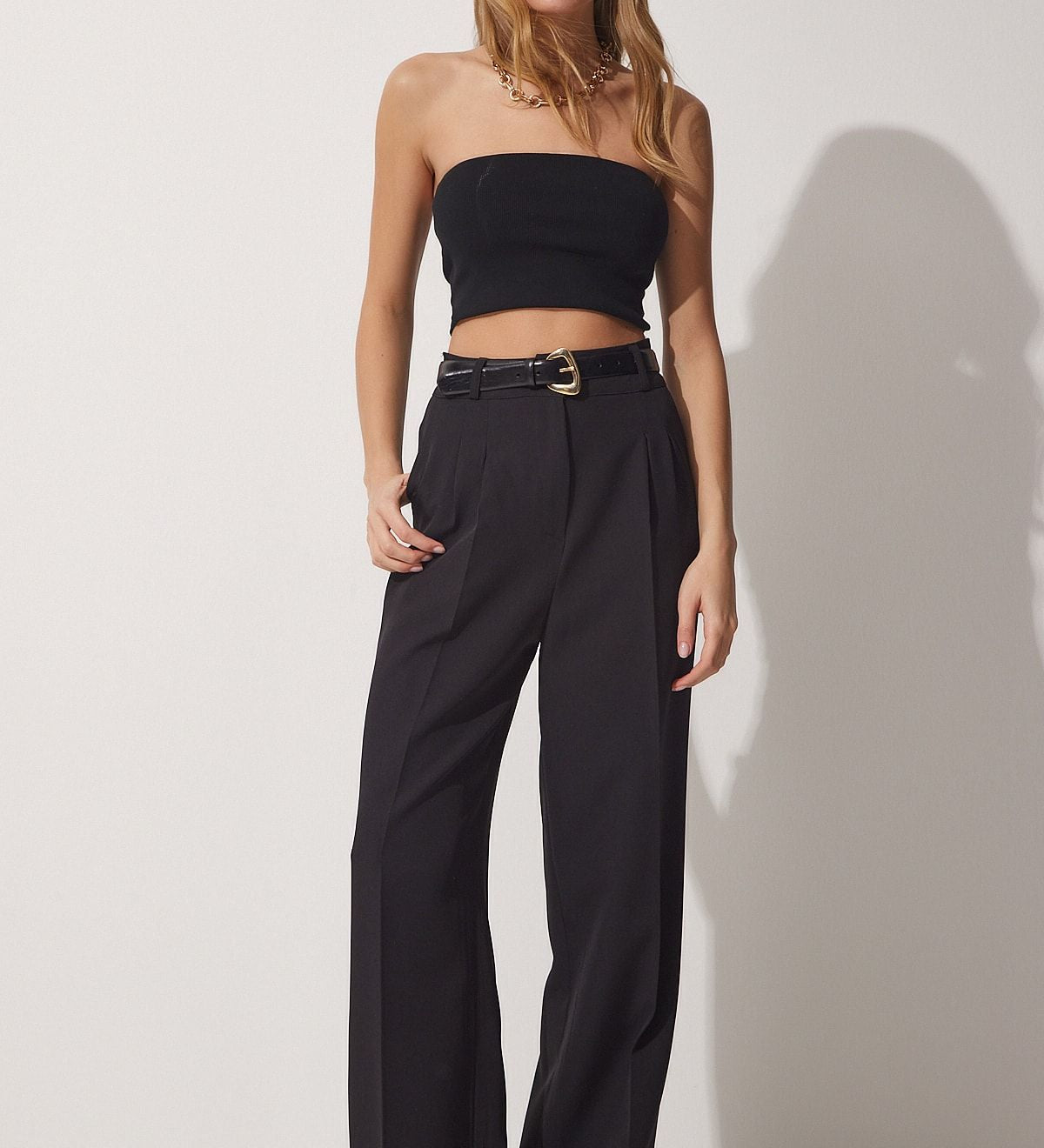
Upgrade your wardrobe with our high-waisted wide-leg pleated trousers for women. Perfect for both casual and formal wear, these stylish pants offer a chic and comfortable fit. Shop now for versatile women’s trousers. High-waisted trousers, wide-leg pants, women’s fashion, pleated trousers, office wear, casual chic, versatile pants, comfortable women’s trousers.
 Discover our high-waisted wide-leg pleated trousers for women. 