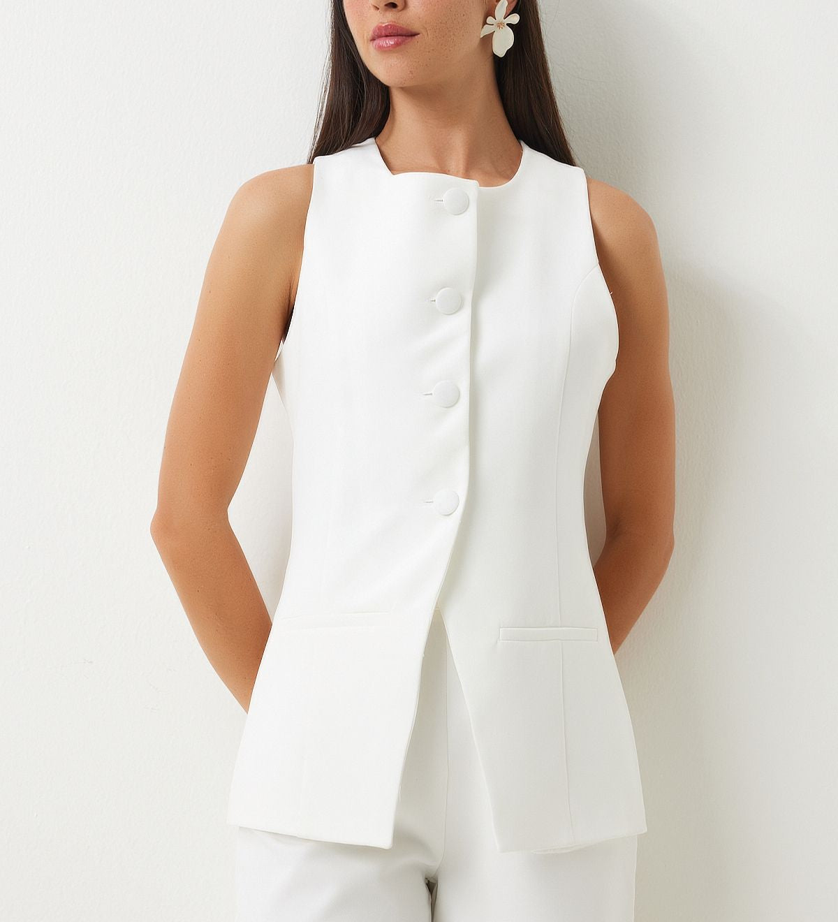 Embrace classic style with this elegant vest and shorts set. Perfect for any occasion, from casual outings to formal events. Order now and enjoy free shipping on your first purchase!