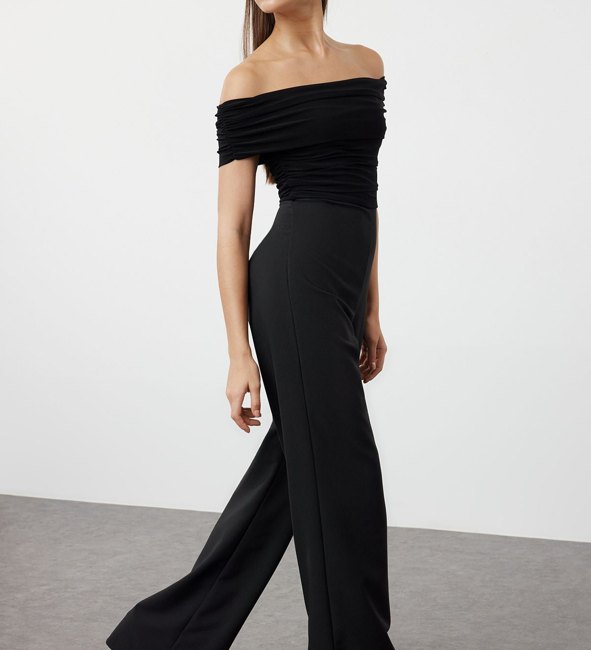 
      Off-shoulder black jumpsuit for women
	•	Wide-leg black evening jumpsuit
	•	Elegant formal jumpsuit for cocktail parties
	•	Women’s fitted off-shoulder jumpsuit
	•	Black jumpsuit for weddings and events
	•	Stylish black wide-leg jumpsuit outfit
	•	Sophisticated women’s jumpsuit for special occasions