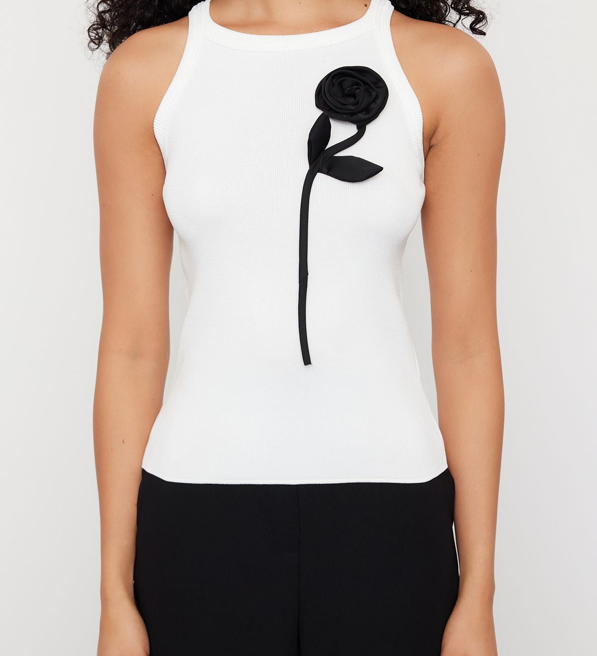 
           Ribbed tank top with floral 
            appliqué
	•	White fitted tank top for women
	•	Elegant black and white top
	•	Stylish women’s tops for 
             summer
	•	Versatile ribbed tank tops