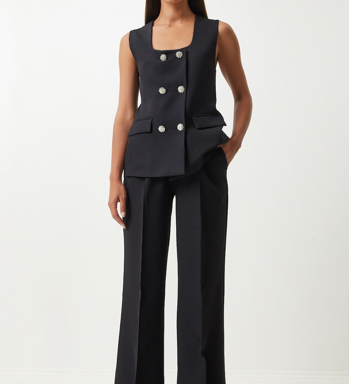 Black sleeveless suit, double-breasted vest, tailored women’s suit, elegant office wear, wide-leg trousers, professional attire, modern women’s suit, formal suit for women, high-waisted trousers, stylish business wear, women’s formal fashion.
